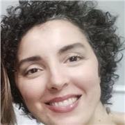 Docente di Storia dell’Arte e disegno impartisce lezioni a studenti di scuola media, licei artistici e scientifici